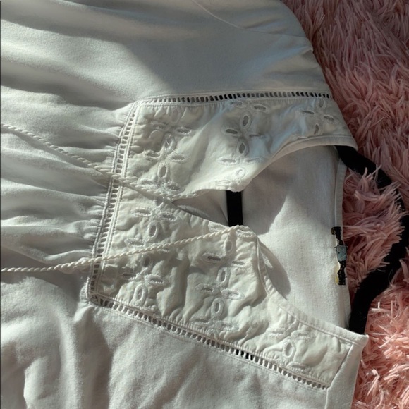 White blouse - Picture 3 of 3